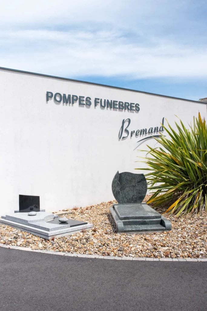 devanture pompes funebres bremand avec des monuments funéraires